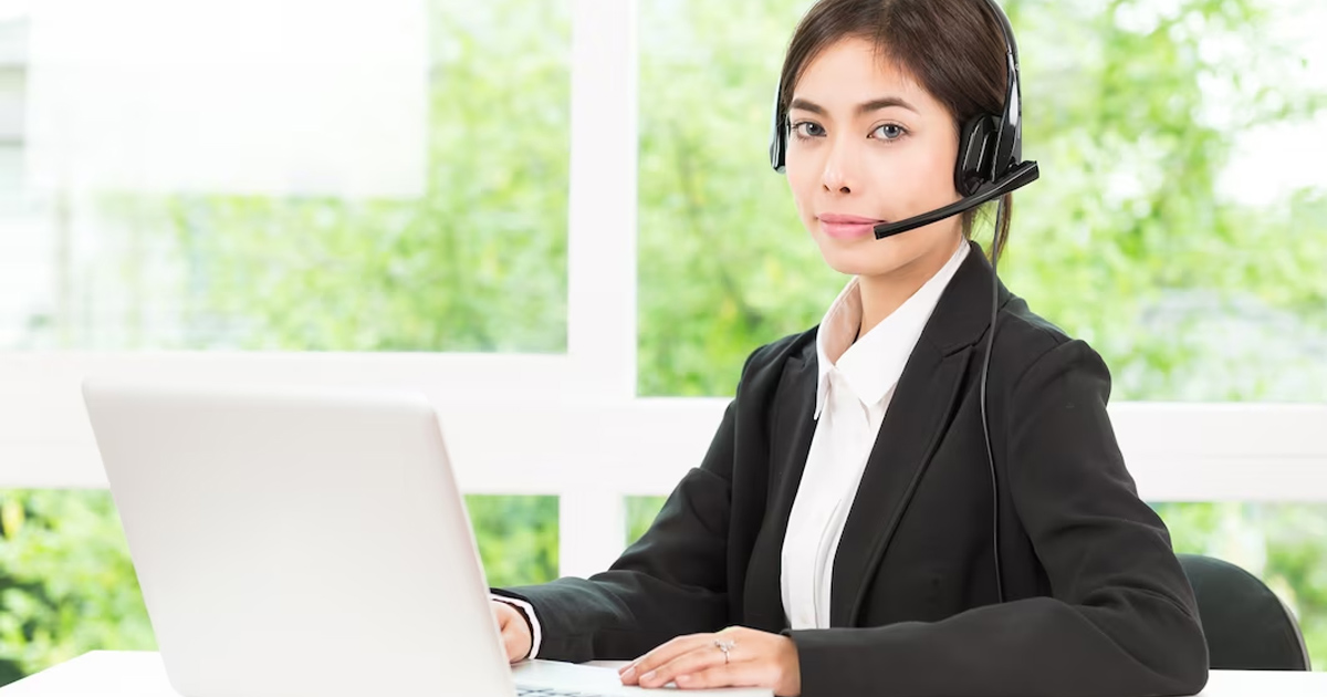 Biểu tượng tai nghe và đồng hồ 24/7, minh họa đội ngũ hỗ trợ khách hàng 24/7 của 8Kbet8.